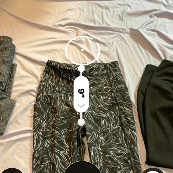 THREE pairs MTA Capri Leggings (Black, Marbled Black, Heathered Grey) MEDIUM - Picture 9 of 12